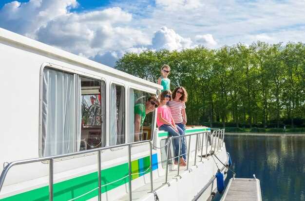 Pontoon Rentals: The Ultimate Guide to Renting a Pontoon Boat for Your Day on the Water