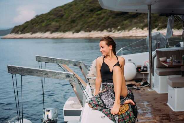 Choose the yacht size and rig: catamaran vs monohull for comfort and handling