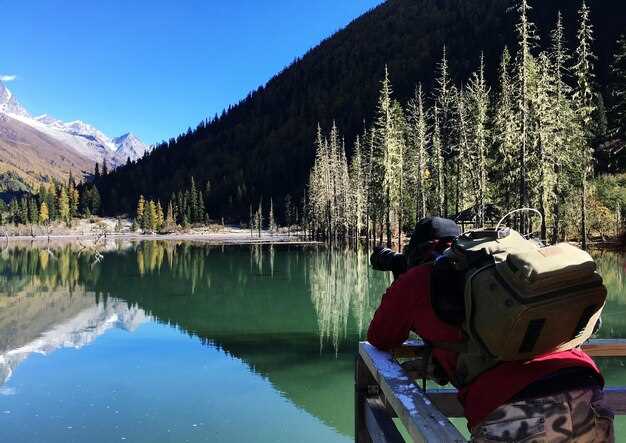Scenic overlooks, shoreline trails, and photo stops