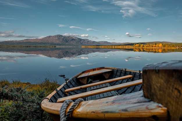 Omaha Lakes Guide: Waterfront Views, Outdoor Activities, and Lodging