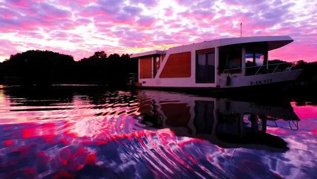 Neighborhood Hotspots: Where to Dock and Sleep on the River