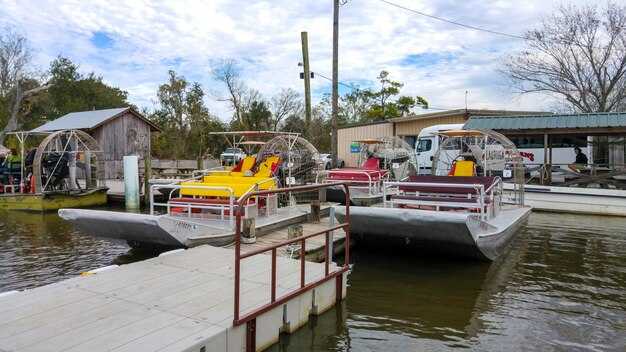 The Best Pontoon Rentals in Hickory Creek | Top Pontoon Boat Rentals