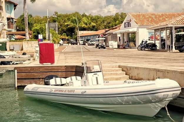 The Best Pontoon Rentals in Sunny Isles Beach – Top Picks