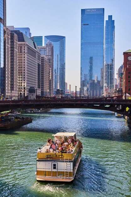 Practical guide to selecting Chicago river tours and leveraging social media for tips and deals