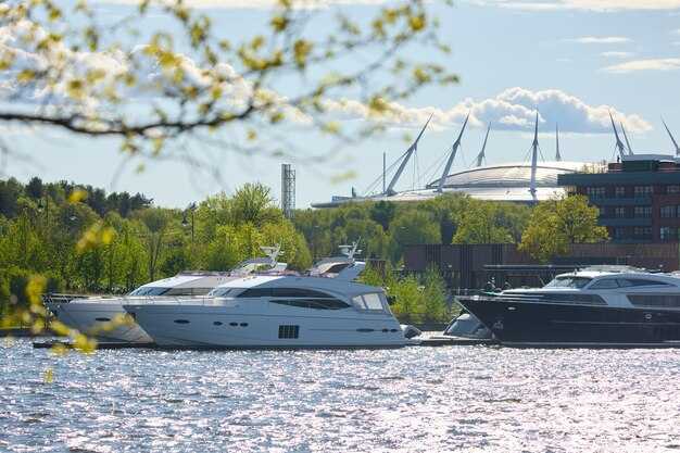 Vessel Types, Capacity, and Onboard Amenities