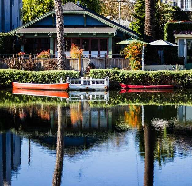 Family-Friendly Houseboats with Onboard Safety Gear