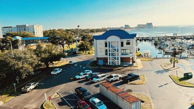 Amenities and lifestyle offerings: marina access, clubs, parks, and dining