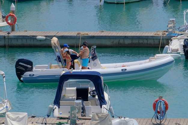 Top 10 Fort Myers Beach Pontoon Rentals in Florida | Best Boat Rentals Guide