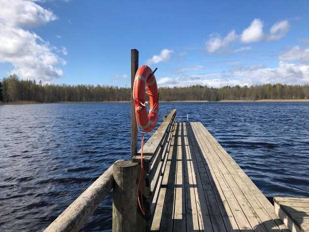 Sunset Sailing Routes: Best harbors and charter options