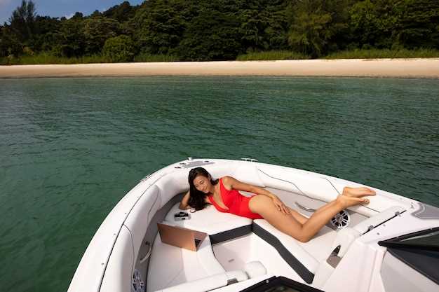 Choosing the Right Pontoon Rental Service