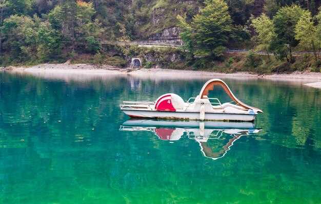 Types of Fishing Boats Available