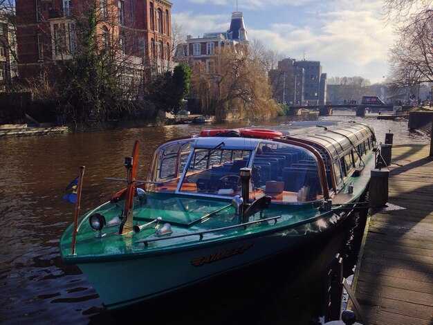 Booking tips: timing, discounts, and flexible-date strategies