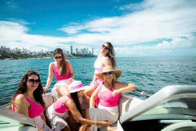 Tropical Escapade – Miami Key Biscayne Boat Tours