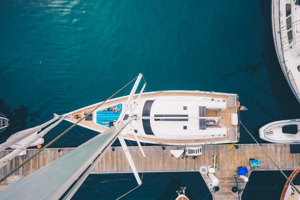 Hoe kies je het perfecte jacht voor een vakantie op zee?