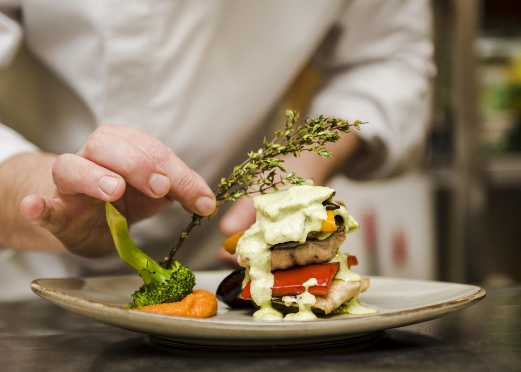 Fransız Rivierası'nda Michelin Yıldızlı Restoranlar: Dünya Standartlarında Yemeklerin Tadını Çıkarın