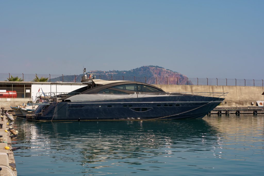 Lyx omdefinierad: Upplev oöverträffad elegans på Galeon Bella Motor Yacht