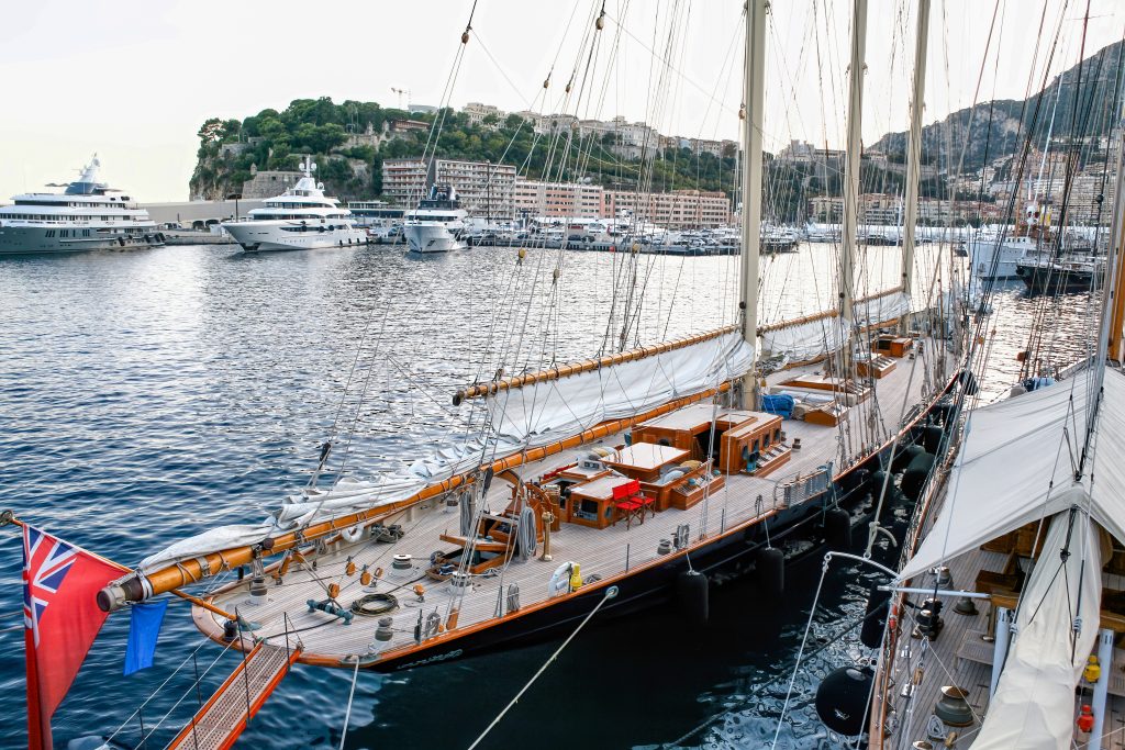 Descubra o Porto de Fontvieille: A marina exclusiva do Mónaco