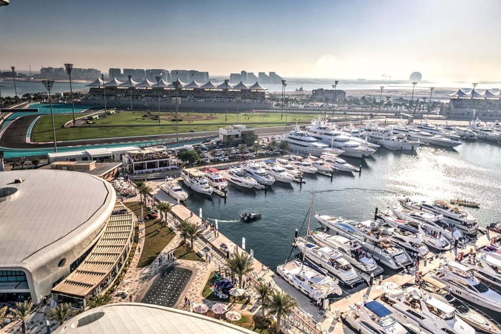 Viva o Grande Prémio de Abu Dhabi com um aluguer de um iate de luxo da Burgess