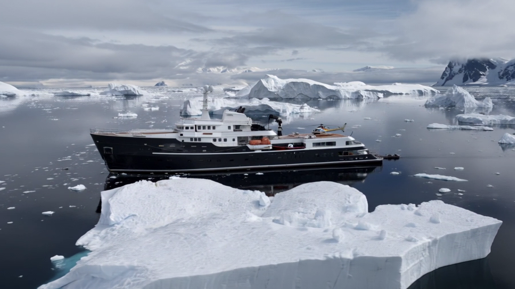 Explorer Yacht in Ice