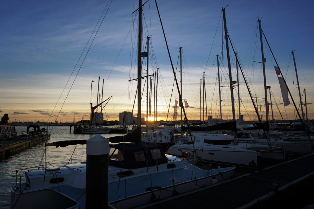 Triple Bay Yacht Club: En juvel i Mellanösterns seglingskrona
