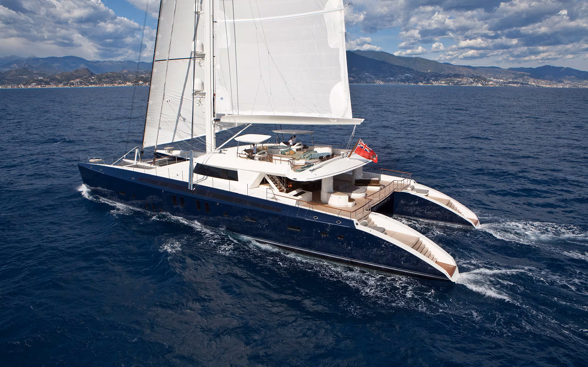 HEMISFERIO: Uno de los catamaranes más grandes del mundo