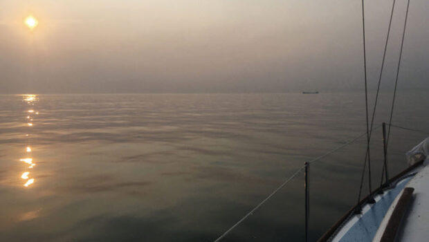 Stay Afloat: Understanding Cold Fronts in Sailing