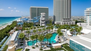 Fontainebleau Expands Outdoor Pool Deck at Miami Resort