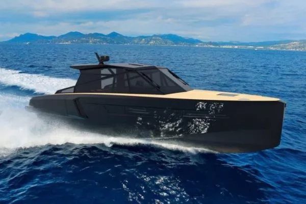 Evo R4 Icone: Enhancements with Extended Hull Design