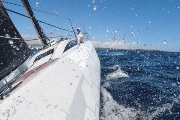 Expert Tips for Sailing Upwind Quickly