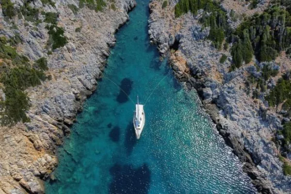 Understanding Mooring Options in the Mediterranean
