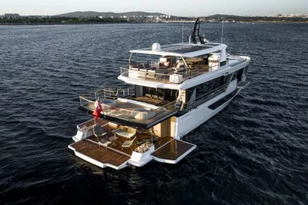 Discover the Numarine 30XP Hybrid Superyacht Innovations