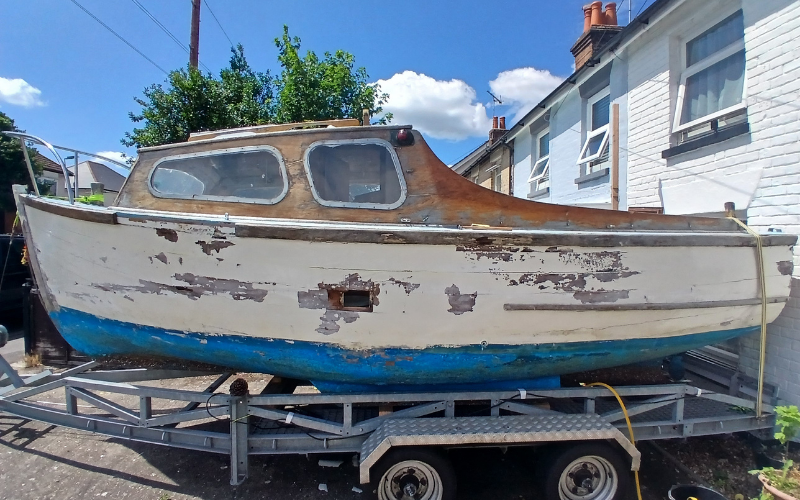 Vintage Boat Opportunity: Revive a Parkstone Bay Cruiser 21