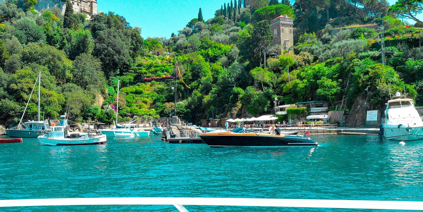 Unveiling the Luxurious RENAISSANCE Freire Yacht Charter