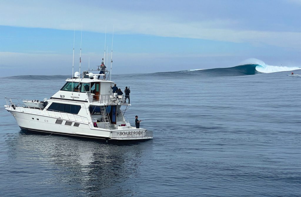 Tracking the Pursuit of Giant Waves