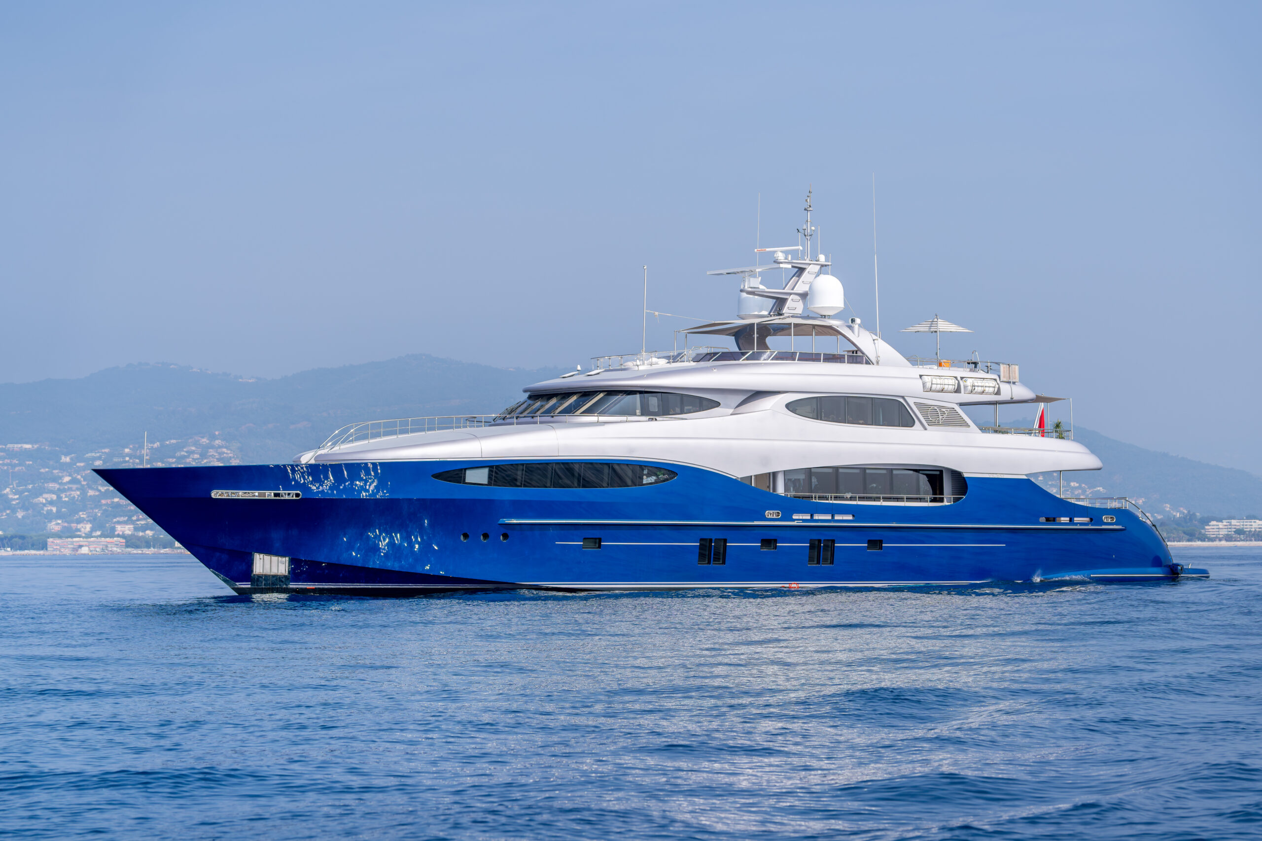 Discover the Luxury of Hatt Mill Yacht