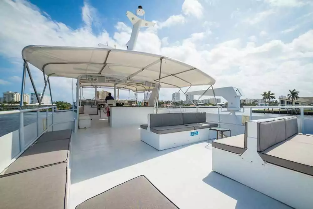 Celebrate Independence Day on a Yacht: Beat the Summer Heat