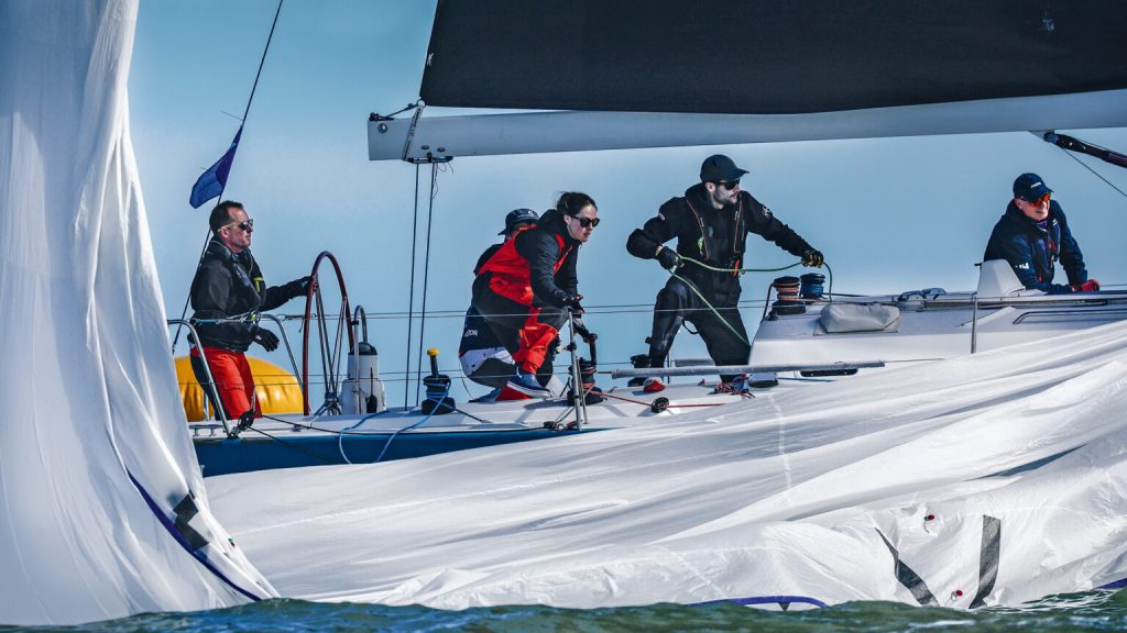 Tips to Bounce Back After a Rough Sailing Race