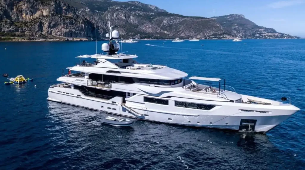 A Journey of Luxury: The Axios Motor Yacht Experience