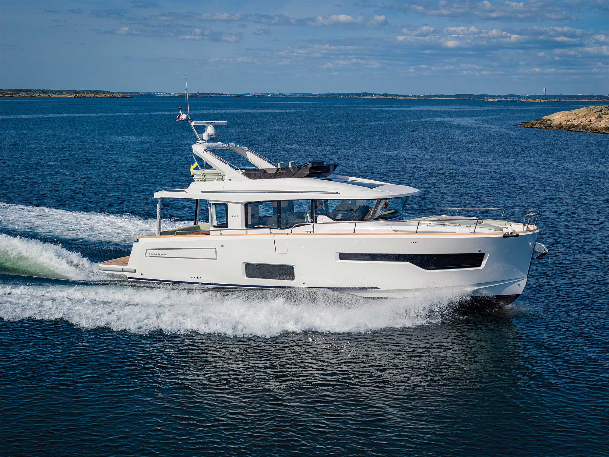 Discover the Thrill of the 2025 Nimbus 495 Flybridge
