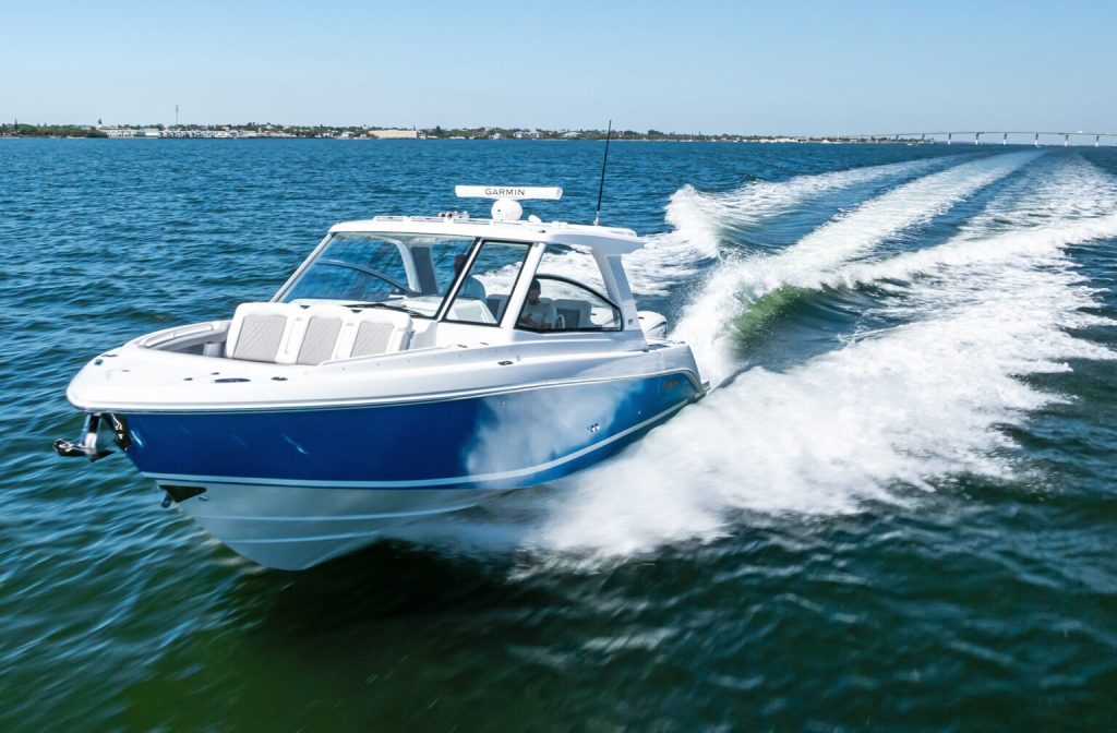 Unveiling the Everglades 367CX: The Ultimate Crossover Boat
