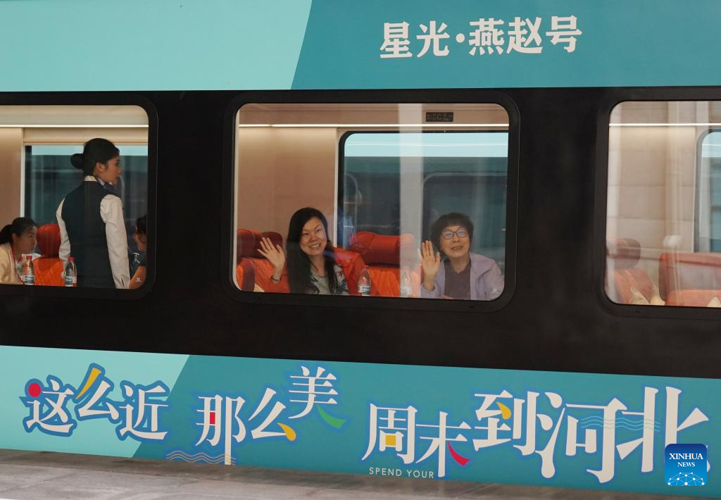Tourist Trains Enhance Summer Journeys Across China