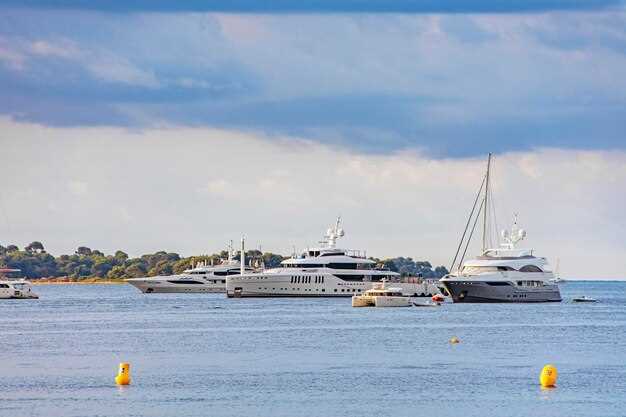 Hatteras Yacht Charters – Luxury Private Yacht Charters & Sea Adventures