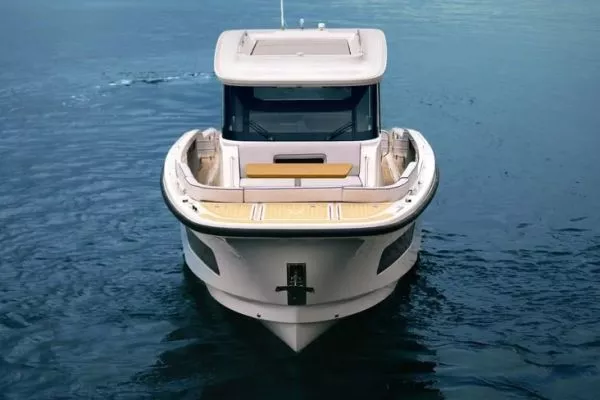 Aiata Wayfinder 38: A Yacht with Dual Capabilities