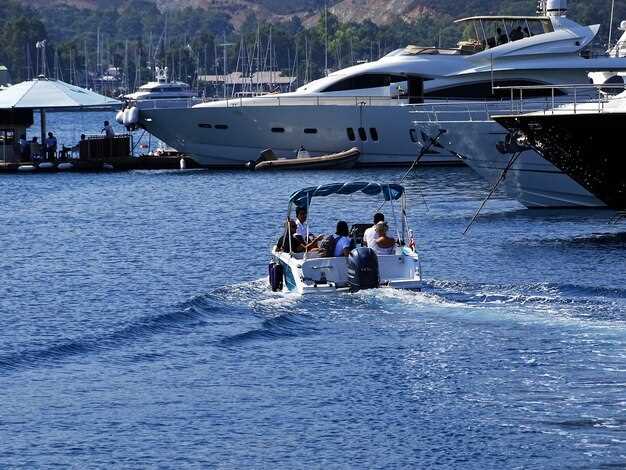 La Mar Luxury Yacht Day Charter | Private Yacht Rentals for Unforgettable Coastal Experiences