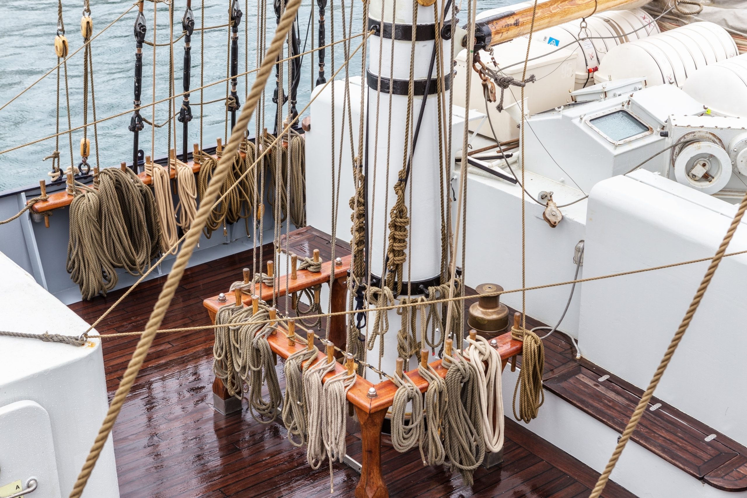 Tackling Noise in Sailboat Masts: Essential Solutions