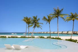 Douglas Glen Leads Carlton City Hotel Singapore as General Manager