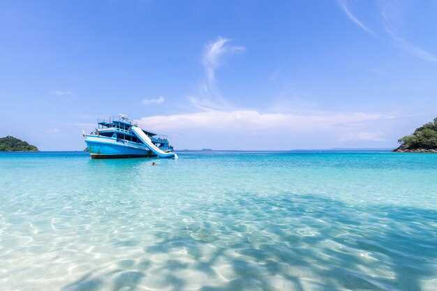 Yacht Charter Acklins & Crooked Island, Bahamas – Unforgettable Bahamian Sailing Adventure