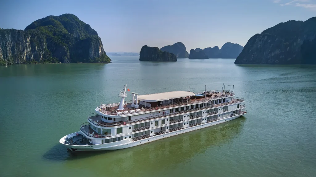 New Luxury Vessel Paradise Legacy Sets Sail in Ha Long Bay