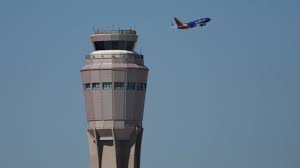 US Air Traffic Controllers Face Challenges, Take Second Jobs During Shutdown