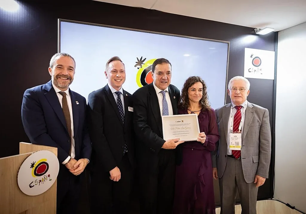 Pedro Luis Gómez Honoured for Four Decades of World Travel Market Reporting